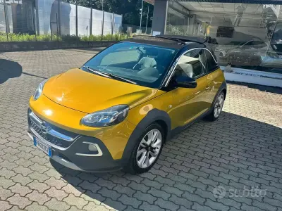 Usata Opel Adam Rocks Rocks 101 CV (74 kW) 2015 Giallo Utilitaria