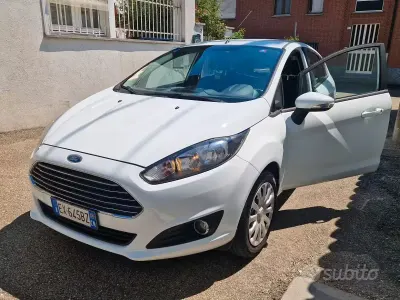 Usata Ford Fiesta 75 CV (55 kW) 2014 Bianco Utilitaria