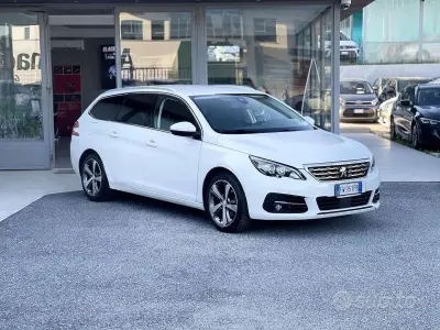 Usata Peugeot 308 131 CV (96 kW) 2019 Bianco Station wagon