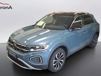 Usata VW T-Roc Style 150 CV (110 kW) 2023 Blu petrolio SUV