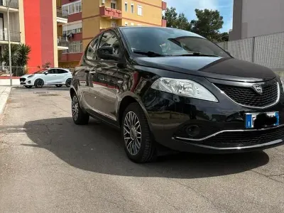 Usata Lancia Ypsilon 95 CV (69 kW) 2017 Nero Utilitaria