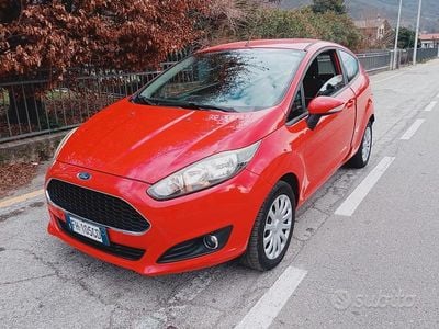 Usata Ford Fiesta Titanium 95 CV (69 kW) 2017 Rosso Berlina