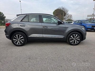 Usata VW T-Roc Style 150 CV (110 kW) 2019 Grigio SUV