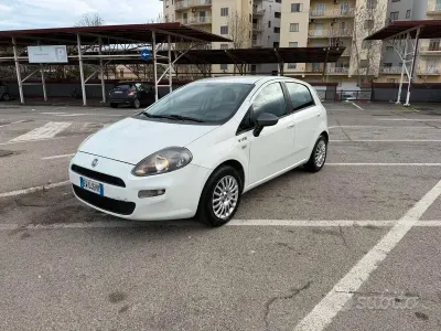 Usado Fiat Grande Punto Young 75 HP (55 kW) 2014 Branco Citadino