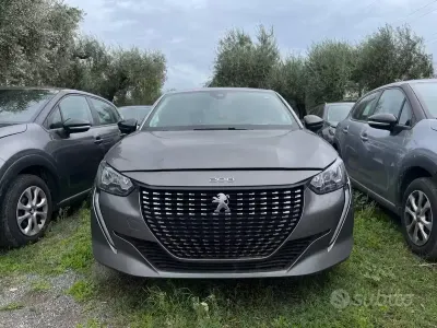 Usata Peugeot 208 Allure 101 CV (74 kW) 2024 Grigio Utilitaria