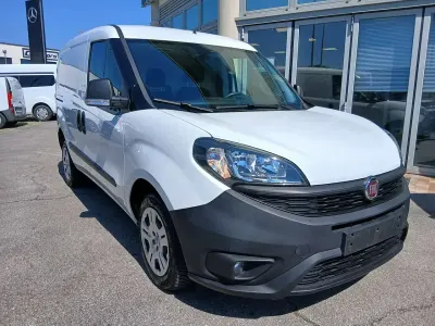 Usata Fiat Doblò 105 CV (77 kW) 2022 Bianco Monovolume