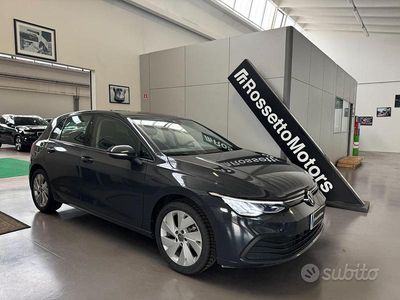Usata VW Golf VIII Life 110 CV (80 kW) 2022 Grigio Berlina