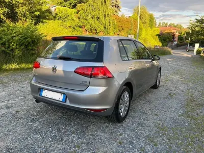 Usata VW Golf VII Trendline 105 CV (77 kW) 2013 Argento Berlina