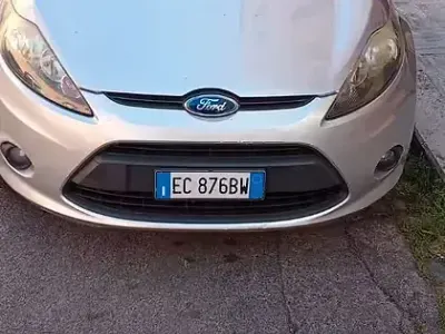 Usata Ford Fiesta 97 CV (71 kW) 2010 Grigio Berlina