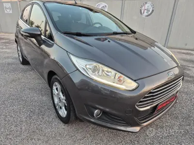 Usata Ford Fiesta Titanium 95 CV (69 kW) 2017 Grigio Utilitaria