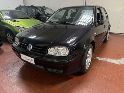 Usado VW Golf IV 101 CV (74 kW) 2000 Negro Berlina