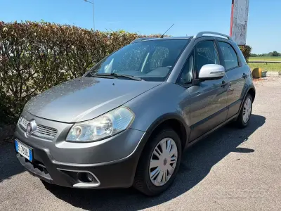 Usata Fiat Sedici 120 CV (88 kW) 2012 Grigio SUV