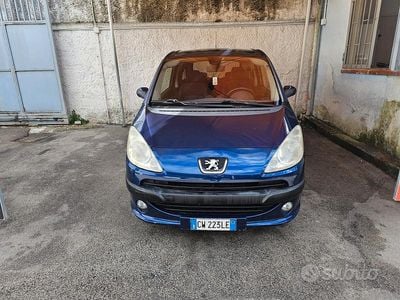Begagnad Peugeot 1007 73 HK (53 kW) 2005 Blå Minibuss