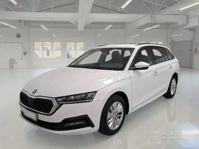Usata Skoda Octavia Executive 149 CV (109 kW) 2022 Bianco Station wagon