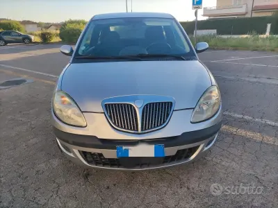 Usata Lancia Ypsilon 60 CV (44 kW) 2005 Grigio Utilitaria