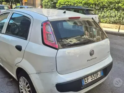 Usata Fiat Grande Punto Dynamic 75 CV (55 kW) 2010 Bianco Utilitaria