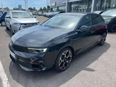 Usata Opel Astra Ultimate 131 CV (96 kW) 2024 Nero Utilitaria
