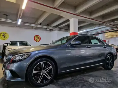Usata Mercedes C180 122 CV (89 kW) 2020 Grigio scuro Berlina