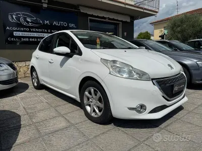 Usata Peugeot 208 Allure 82 CV (60 kW) 2013 Bianco Utilitaria