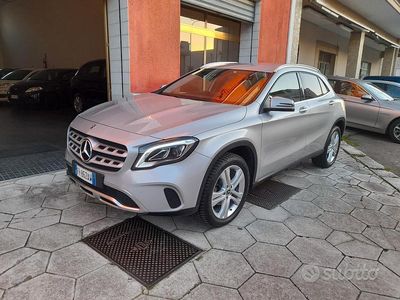 Usata Mercedes GLA180 108 CV (79 kW) 2018 Grigio SUV