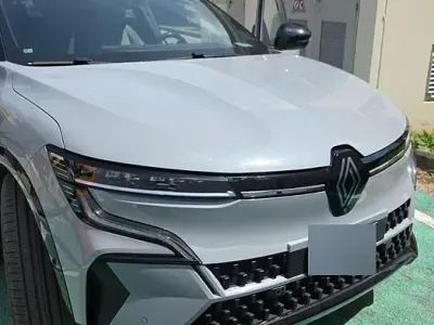 Begagnad Renault Megane E-Tech 55 kW (75 HK) 2022 Grå Sedan