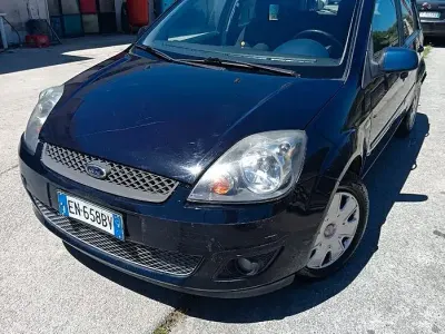 Usata Ford Fiesta 68 CV (50 kW) 2007 Blu Utilitaria