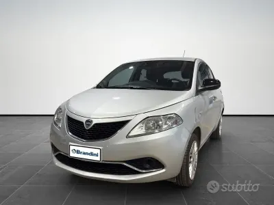 Usata Lancia Ypsilon Gold 69 CV (50 kW) 2017 Grigio Utilitaria