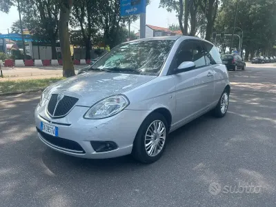 Usata Lancia Ypsilon 60 CV (44 kW) 2009 Grigio Utilitaria