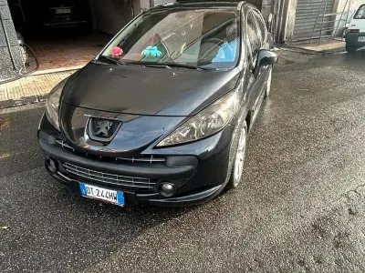 Usata Peugeot 207 70 CV (51 kW) 2009 Utilitaria