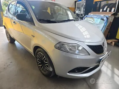 Usata Lancia Ypsilon 80 CV (58 kW) 2015 Grigio Utilitaria