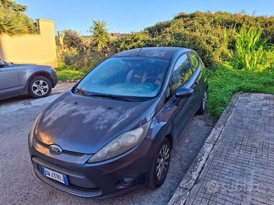 Usata Ford Fiesta 68 CV (50 kW) 2009 Grigio Berlina
