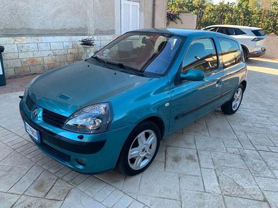 Usata Renault Clio II 54 CV (39 kW) 2004 Blu Berlina