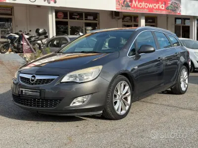 Käytetty Opel Astra 125 HP (91 kW) 2011 Musta Farmari
