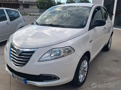 Usata Lancia Ypsilon 85 CV (62 kW) 2014 Bianco Utilitaria