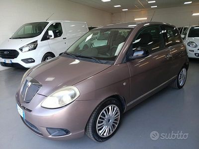 Usata Lancia Ypsilon Platinum 69 CV (50 kW) 2011 Viola Utilitaria