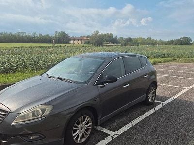 Usata Lancia Delta 120 CV (88 kW) 2010 Grigio Utilitaria
