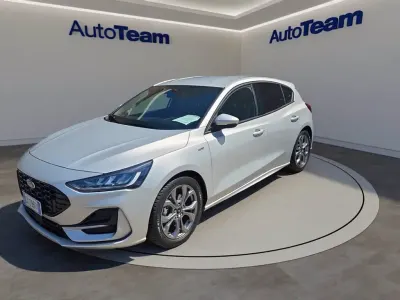 Käytetty Ford Focus ST-Line 155 HP (114 kW) 2025 Hopea Sedan