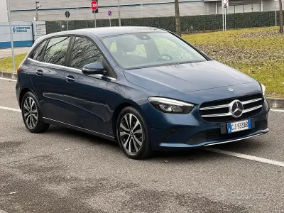 Begagnad Mercedes B200 Premium 116 HK (85 kW) 2022 Blå Minibuss