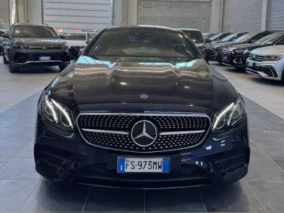 Usata Mercedes E220 Premium Plus 194 CV (142 kW) 2018 Blu/azzurro Coupé