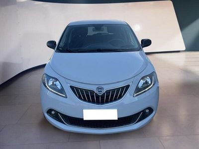 Usata Lancia Ypsilon Gold 70 CV (51 kW) 2021 Grigio Utilitaria