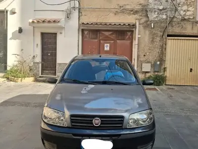 Usata Fiat Punto 69 CV (50 kW) 2004 Grigio Utilitaria