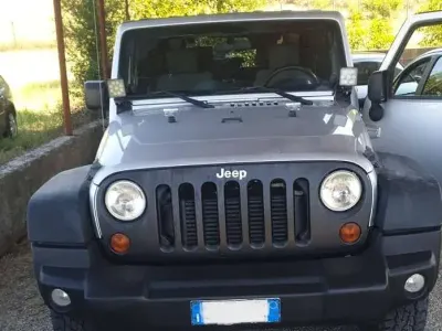 Usata Jeep Wrangler Sport 177 CV (130 kW) 2010 Argento SUV