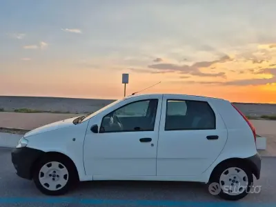 Usata Fiat Punto Active 69 CV (50 kW) 2005 Bianco Utilitaria