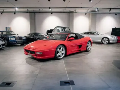 Usata Ferrari F355 379 CV (278 kW) 1997 Rosso Cabrio