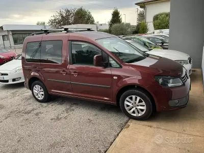 Usata VW Caddy Comfortline 102 CV (75 kW) 2011 Rosso Monovolume