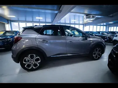Usata Renault Captur Intens 145 CV (106 kW) 2023 Grigio chiaro SUV
