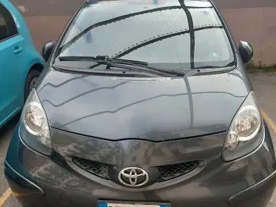 Usata Toyota Aygo 54 CV (39 kW) 2007 Grigio Utilitaria