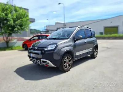 Usata Fiat Panda Cross Cross 84 CV (61 kW) 2023 Grigio scuro Utilitaria