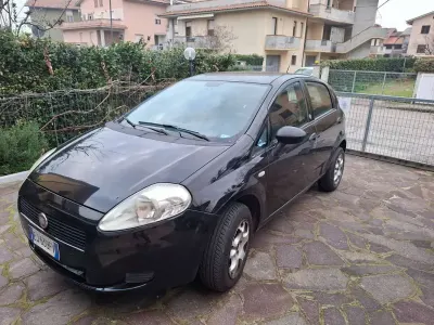 Usata Fiat Grande Punto 77 CV (56 kW) 2011 Nero Utilitaria