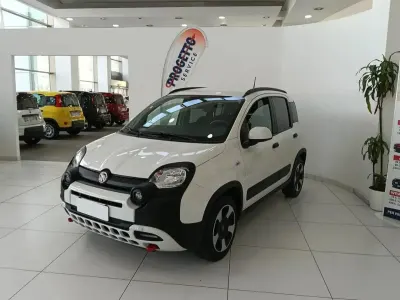 Usata Fiat Panda Cross Cross 70 CV (51 kW) 2024 Bianco Utilitaria